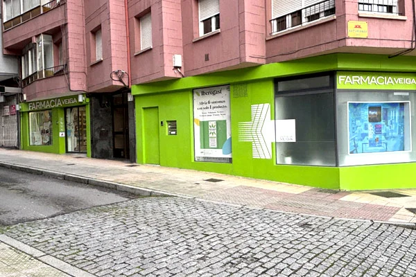 Fachada de Farmacia Veiga en Avenida de Alemania, Avilés
